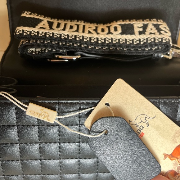 Original Imported Audi Roo Quilted Black Leather Bag with Detachable Strap - Picture 6 of 6